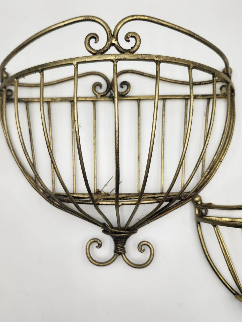 Vintage Metal Garden Shelf Wall Hanging Basket gold Round Planter